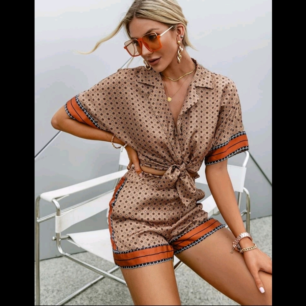 Allover Print Blouse and Shorts Set - Picture 5 of 8